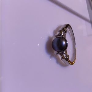 Black vantel pearls fortune teller ring